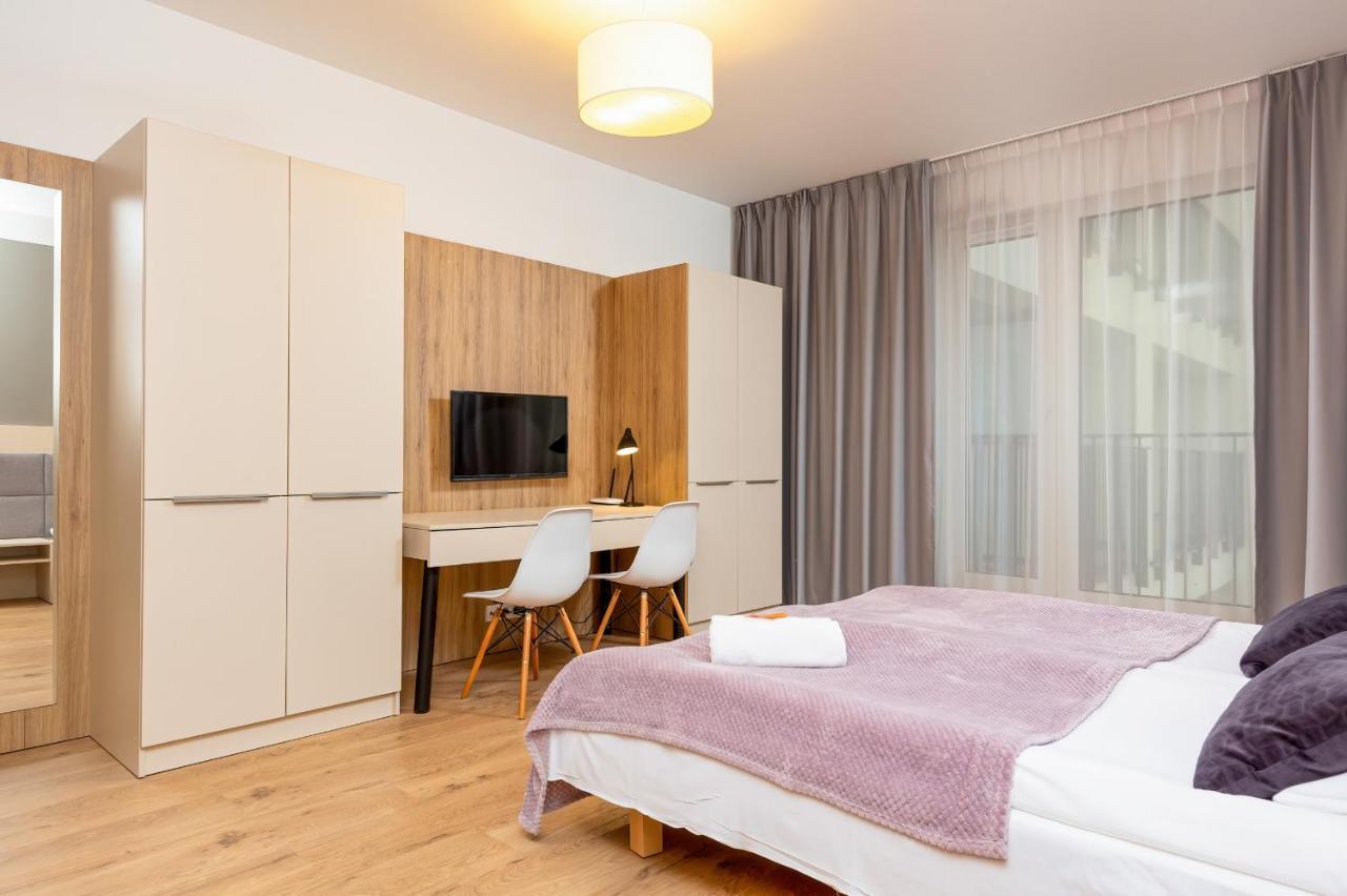 Wolska Residence Apartments With Parking By Noclegi Renters Varsavia Esterno foto