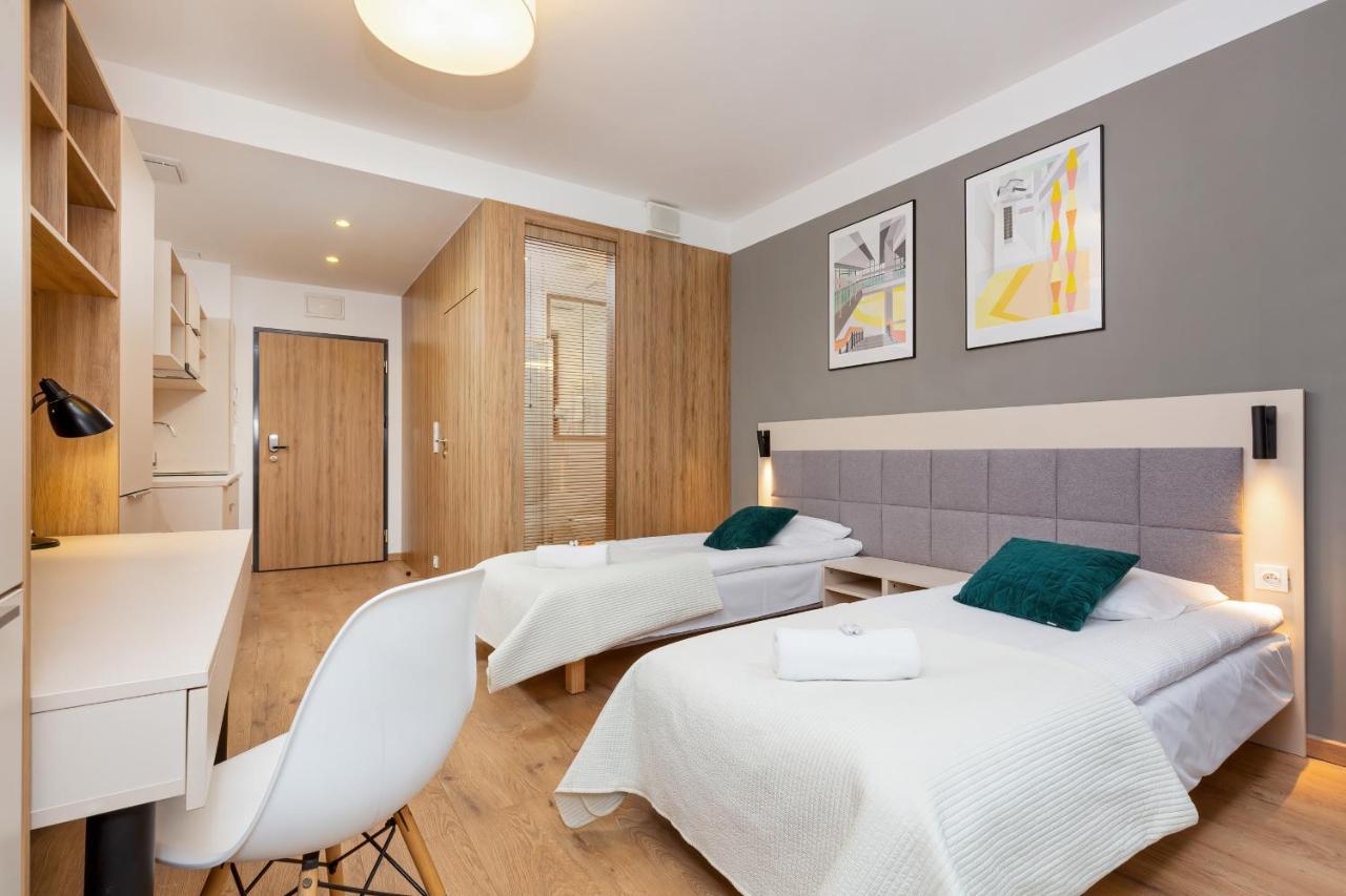 Wolska Residence Apartments With Parking By Noclegi Renters Varsavia Esterno foto