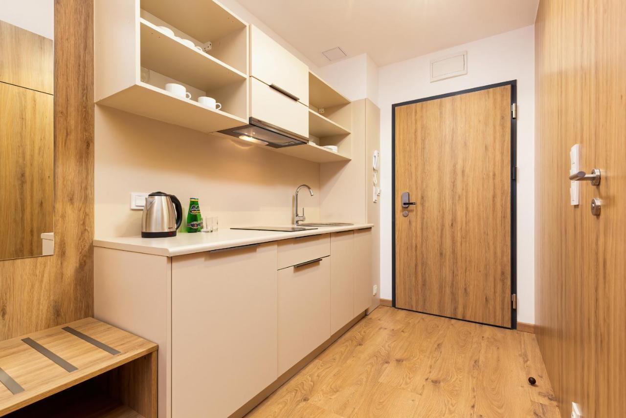 Wolska Residence Apartments With Parking By Noclegi Renters Varsavia Esterno foto