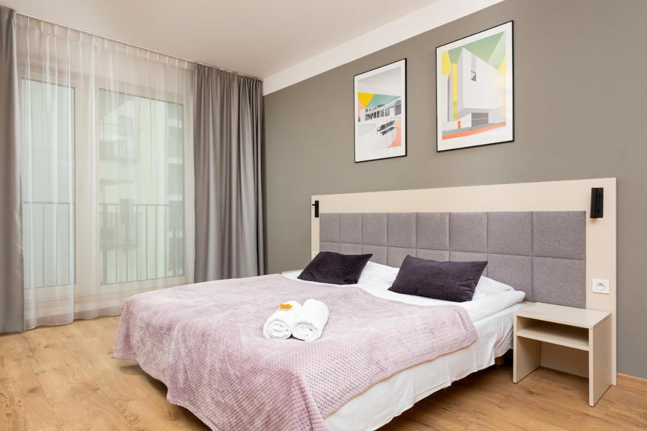 Wolska Residence Apartments With Parking By Noclegi Renters Varsavia Esterno foto