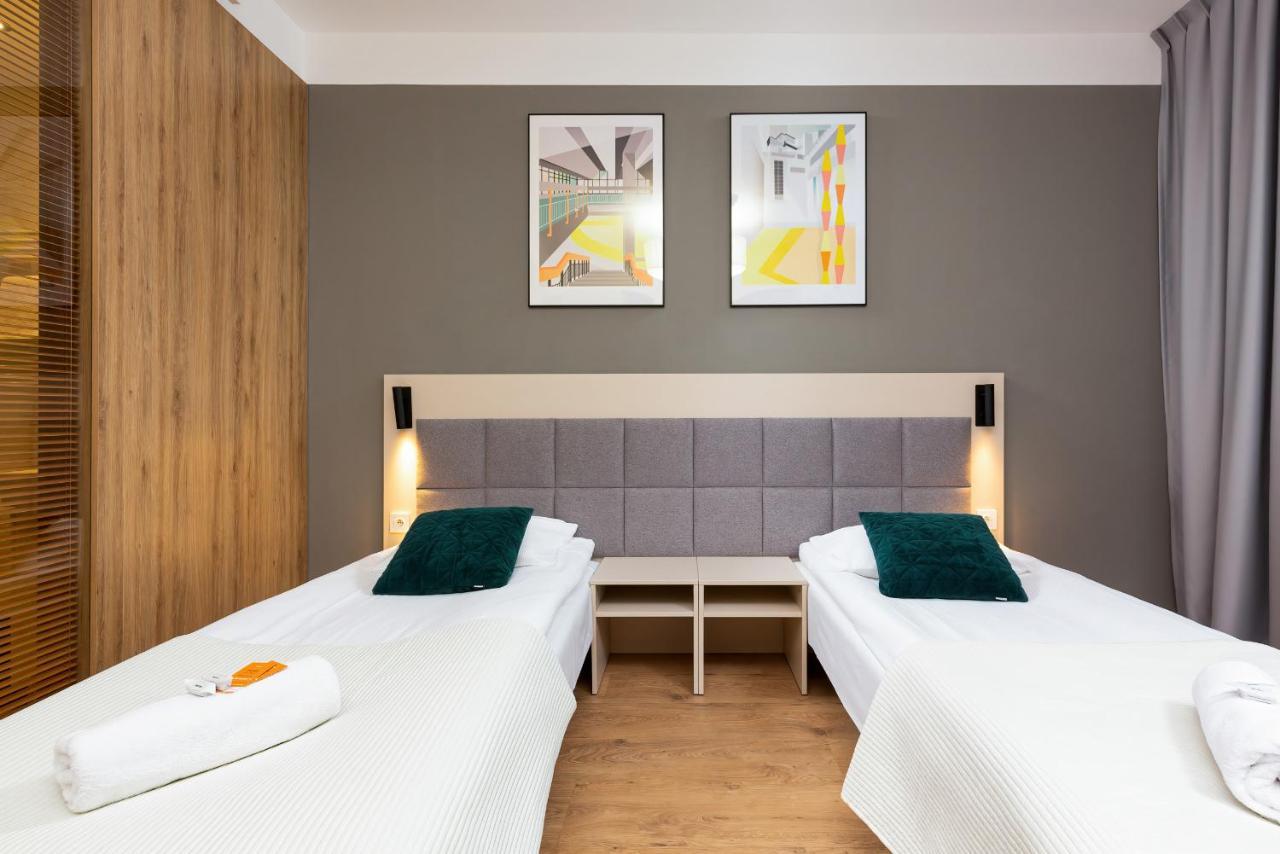 Wolska Residence Apartments With Parking By Noclegi Renters Varsavia Esterno foto