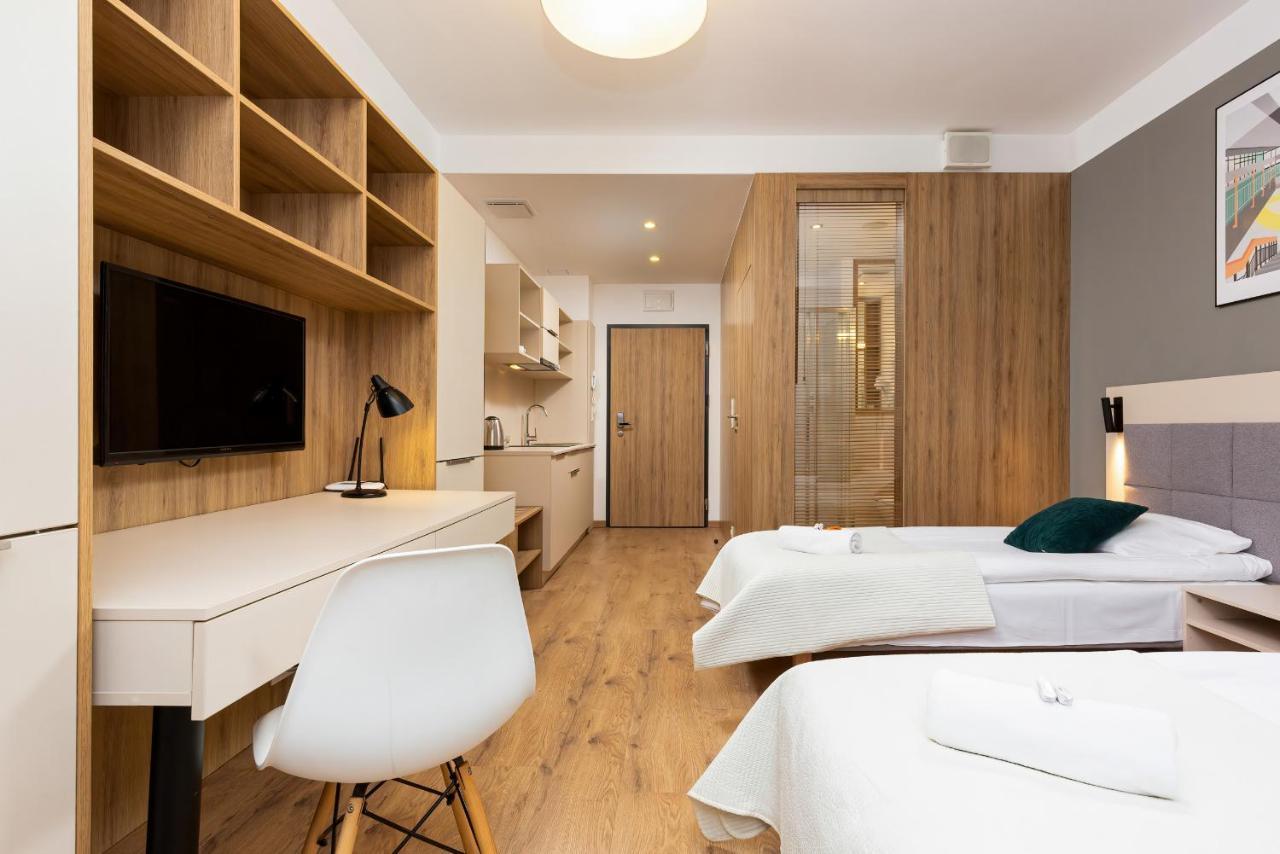 Wolska Residence Apartments With Parking By Noclegi Renters Varsavia Esterno foto