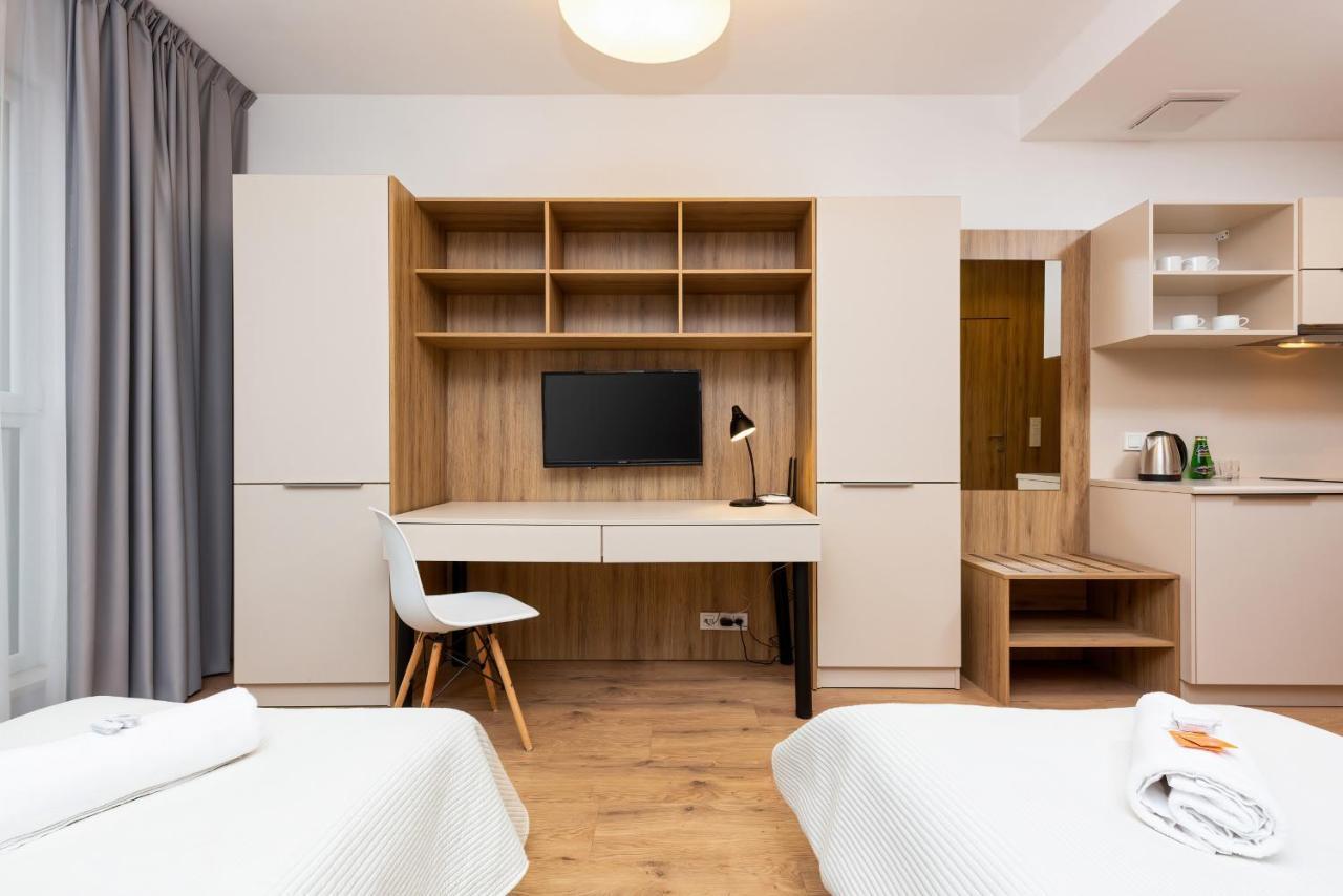 Wolska Residence Apartments With Parking By Noclegi Renters Varsavia Esterno foto