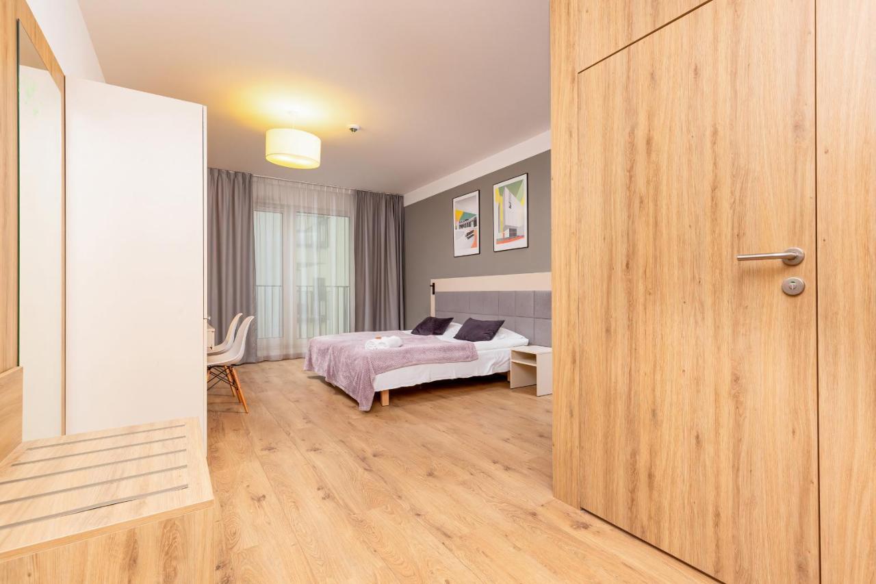 Wolska Residence Apartments With Parking By Noclegi Renters Varsavia Esterno foto