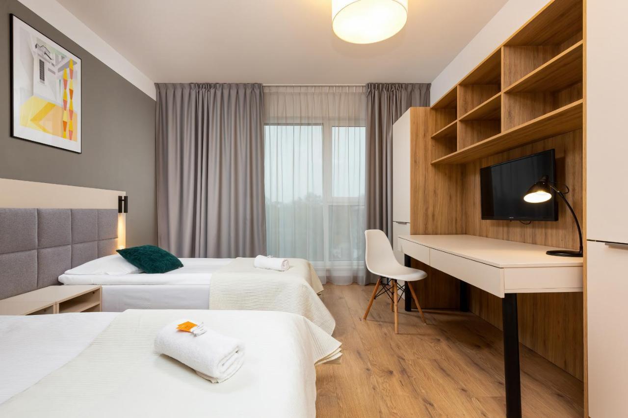 Wolska Residence Apartments With Parking By Noclegi Renters Varsavia Esterno foto